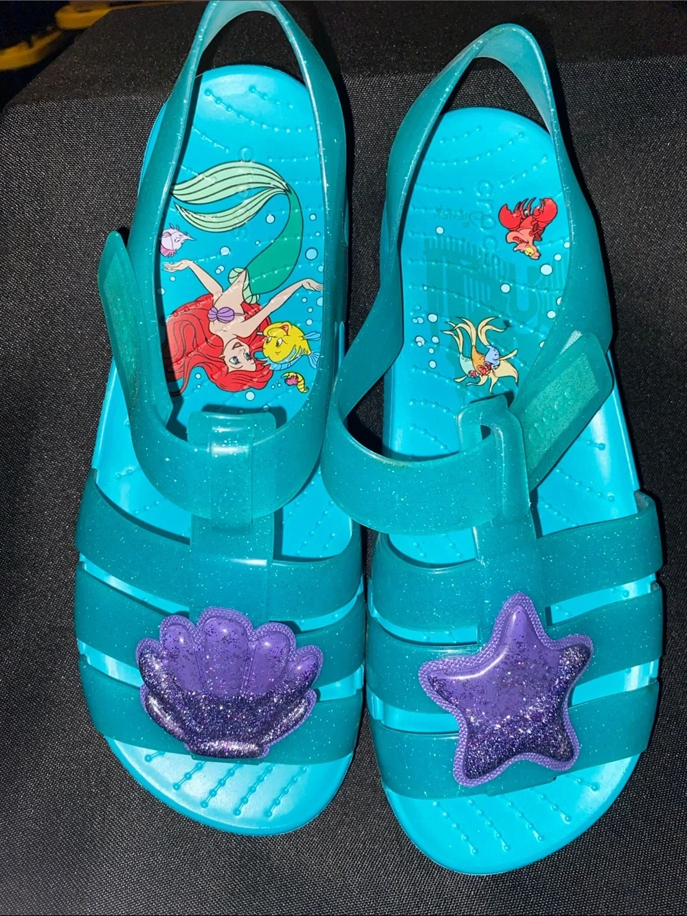 CROCS LITTLE MERMAID GIRLS/ WO SIZE 5 TURQUOISE SPARKLY HOOK LOOP STRAPS SANDALS